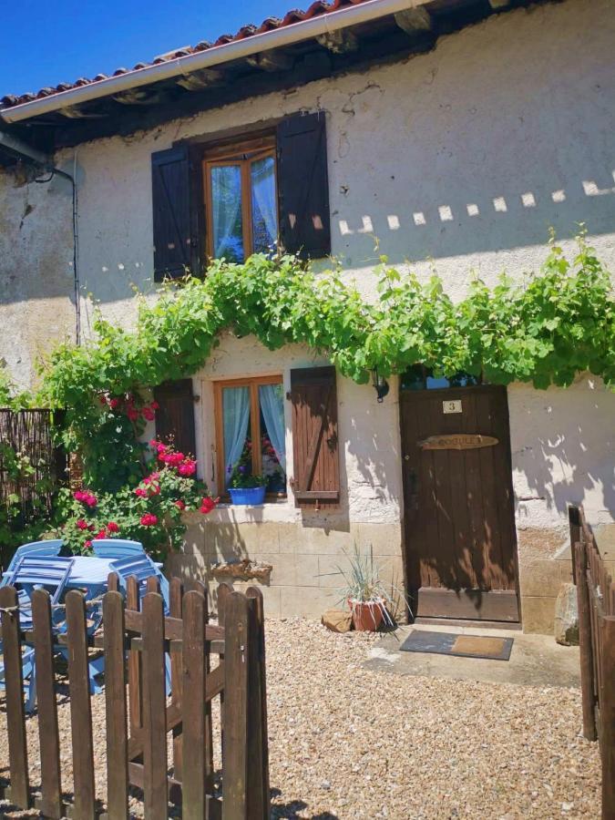 Les Verges Gites Exideuil-sur-Vienne Exterior foto